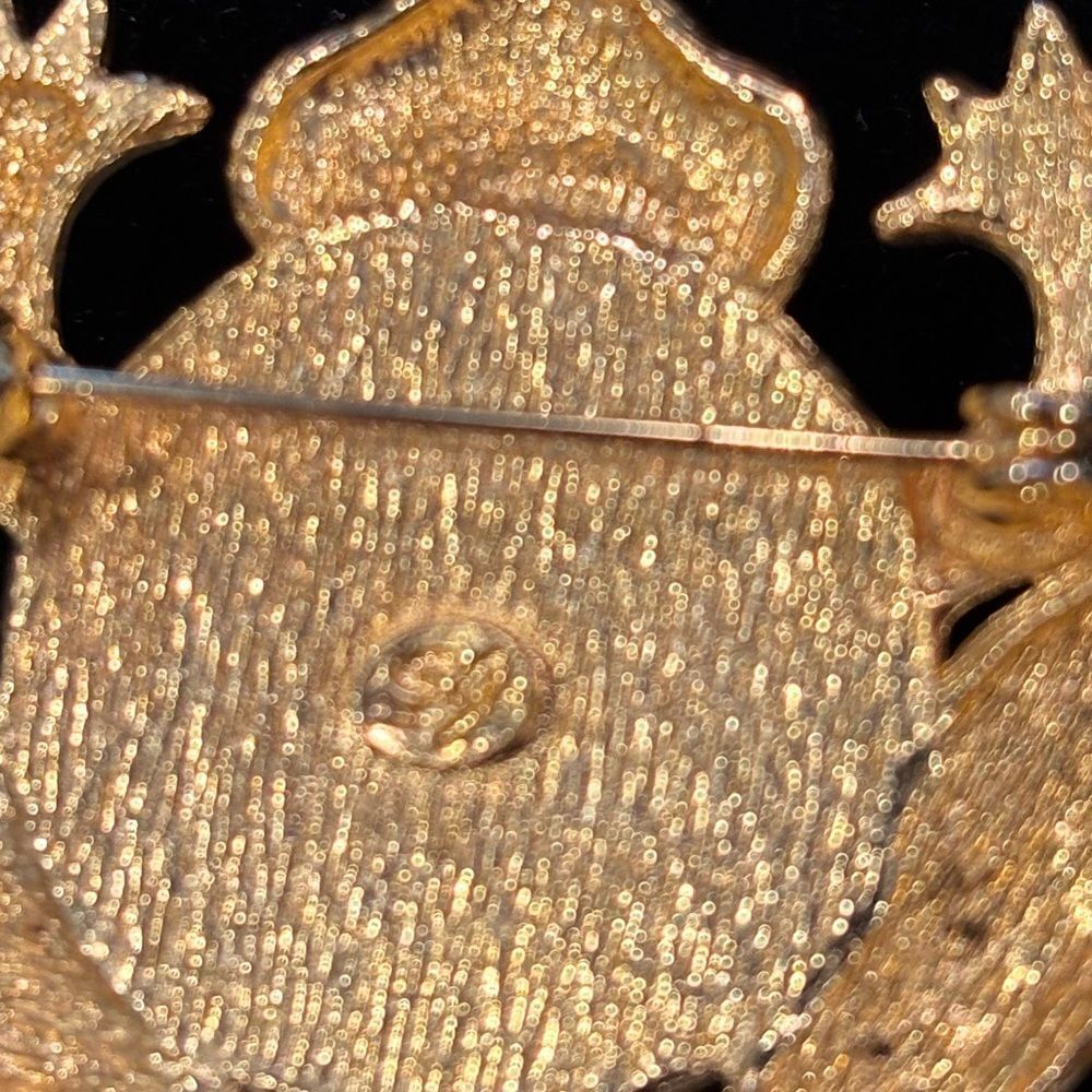 St. John Frog Brooch with Swarovski Crystals and Light Color Enamel Details - Picture 3 of 6